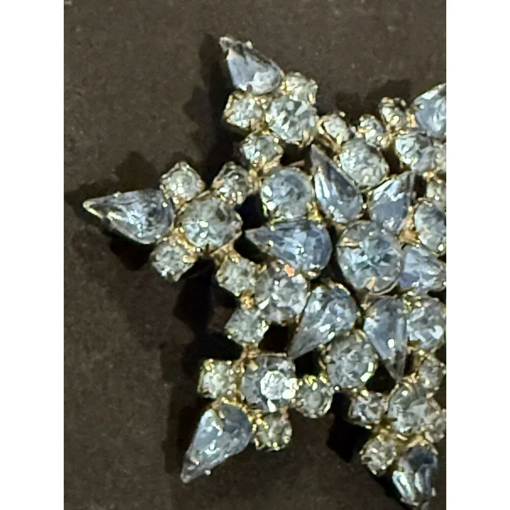 Vintage Light Blue Rhinestone Snowflake Brooch Pin Silver Tone Starburst 2